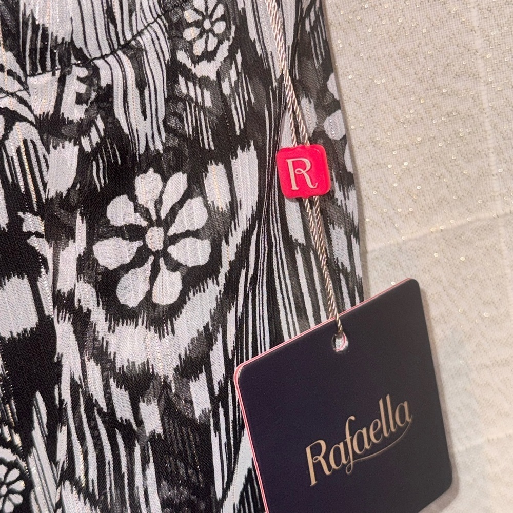 Rafaella Black and White Geometric Blouse - Picture 4 of 7